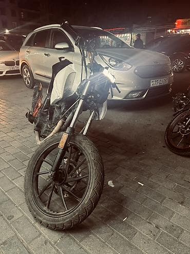 Motosiklet – street/naked tipli, 1 silindrli hava ilə soyudulan benzin