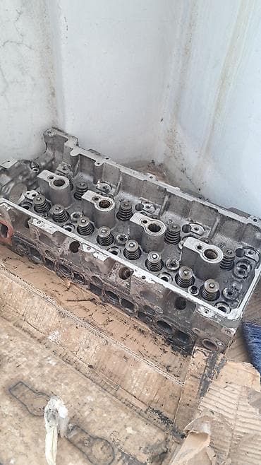 Mühərrik silindr başlığı (4 silindr) – tam komplekt mexanizmli — 4