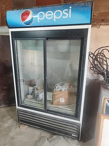 Pepsi brendli vitrin tipli soyuducu - Ön tərəfdən ikili sürüşən şüşə