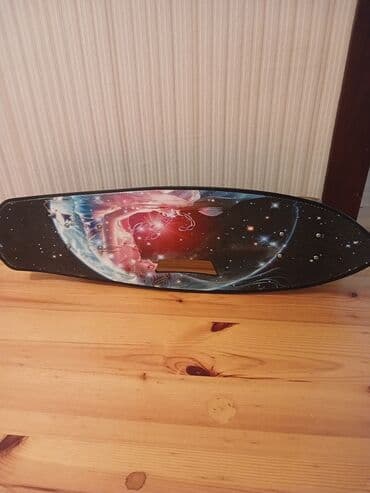 Боксерские груши: Ulduzlu fon üzərində kosmik səhnə təsviri olan, tutqun qara rəngli bir — 1