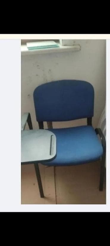 Mavi rəngli tədris/konfrans oturacağı – qələm-sənəd üçün qatlanan yazı