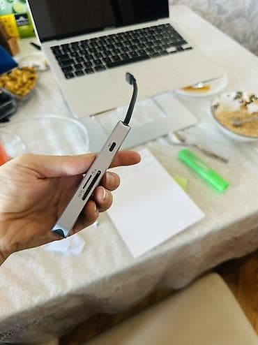 kompute: Zmuipng USB-C Hub – çoxportlu genişləndirici Xüsusiyyətlər: - 3 × USB — 3
