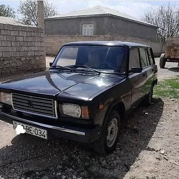 ucuz maşin: Model: LADA 2104 (universal kuzov) Rəng: qara Yanacaq: benzin Ötürücü — 9