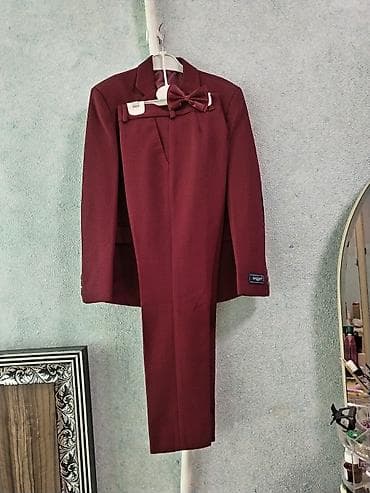 Uşaq üçün klassik kostyum dəsti – bordo rəng 6-7yaş. 1 dəfə istifadə lalafo.az -da Uşaq üçün klassik kostyum dəsti – bordo rəng 6-7yaş. 1 dəfə istifadə