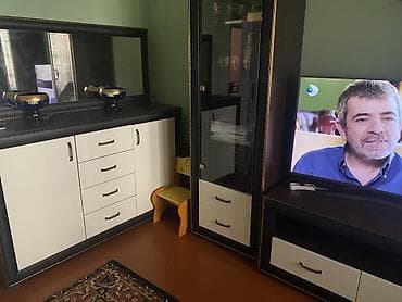 qapi ustu: Stol stuluda var 6dene stul 1yaxsi veziyyetde olan stoluda var Qonaq — 1