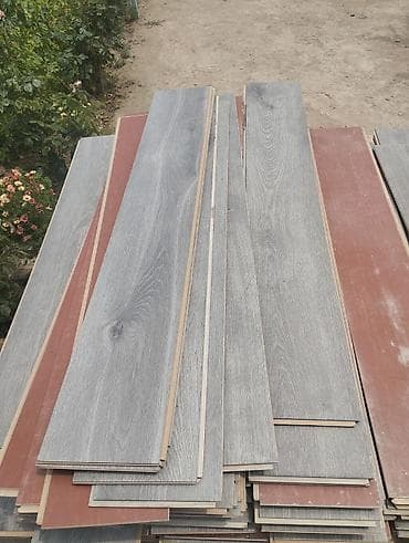 camış sudu: Laminat döşəmə taxtaları – boz ağac teksturası - Material: Laminat — 1