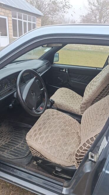 mercedes e 2: Mercedes-Benz 190: 2 l | 1992 il Sedan — 5