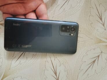 продать айфон 4: Arxa tərəfində dörd kameralı modulu olan tünd boz rəngli Xiaomi Redmi — 1