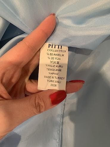 muncuqdan canta: İstanbuldan alınıb və sadece 1dəfə geyinilib. Rengi aciq mavi. Razmeri — 7