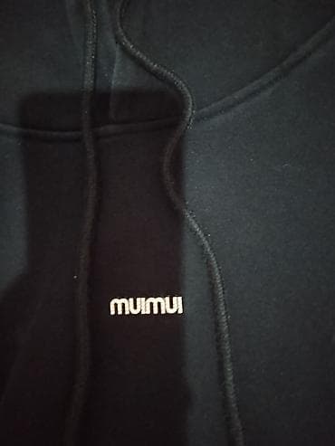 iqos ucuz: Qara rəngli kapüşonlu sviter (hoodie). Ön hissəsində kiçik ölçülü — 3