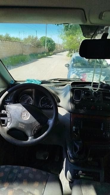 mini karavan: Mercedes-Benz Vito mikroavtobus Xüsusiyyətlər: - Kuzov: mavi rəng — 3