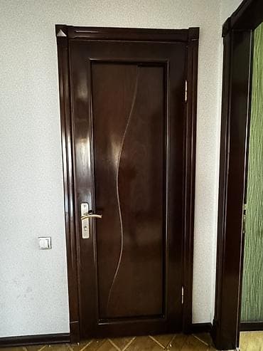 Daxili taxta qapı – klassik dizayn Bu qapıdan 2 ədəd var,güzgüsüz