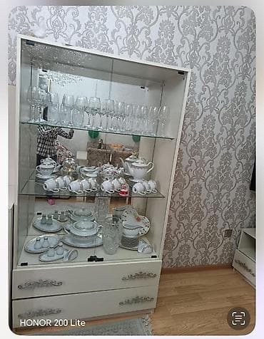 divar rəfi: Yemək otağı üçün vitrin və büfe dəsti - Rəng: krem/ivori tonlarında - — 2