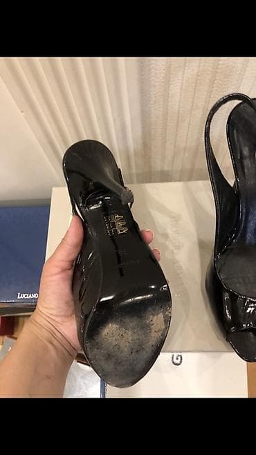 versace qizil sepler: Qadın ayaqqabısı – qara lak dəridən açıq burunlu, arxası açıq — 4