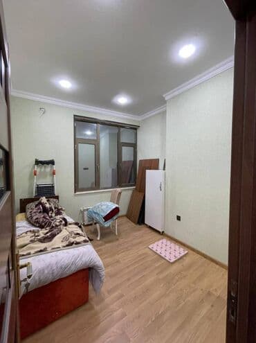 sumqayitda arenda obyekt: İnqlabda yerləşən obyekt ümumi sahəsi 200 kv,m olan, ayi 5000 azn — 5