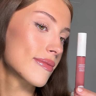 The Balm Purseworthy Lip Gloss – Clutch 25 azn Dan endirim de 16 AZN