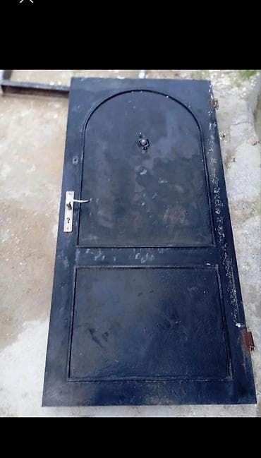 evin giris qapilari: Metaldan kgiriş qapısı - Material: qalın metal/ dəmir konstruksiya - — 1