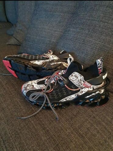 женские кроссовки mizuno: İdman üçün əlverişli qara qırmızı Krossovka - Üst hissə: nəfəsalan — 2