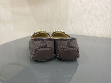 makasin: 1-2 dəfə geyilib, 70 AZN satılır, 
Michael Korsdan alınıb 165 AZN — 3