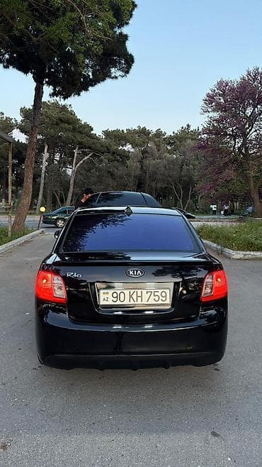 moped 49 kub: Kia Rio: 1.4 l | 2010 il Sedan — 2