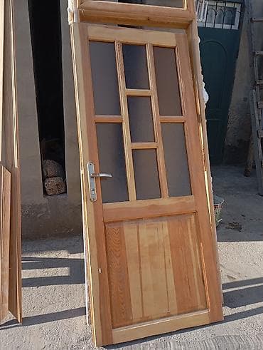 Taxta giriş/qapı dəsti - Material: təbii ağac (şam tonunda), laklı