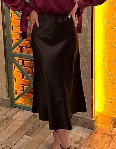 Sadə atlas ətək

- 1 dəfə geyinilib
- ideal vəziyyətdədir
- ölçü: S