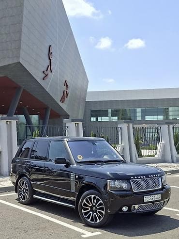e 3 2: Land Rover Range Rover: 4.4 l | 2024 il 285637 km Ofrouder/SUV — 7