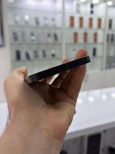 iphone 2ci əl: IPhone 16e, 128 GB, Black Titanium, Face ID — 3