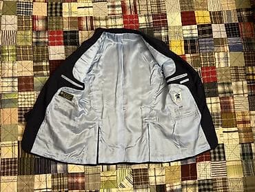 is formasi: Tünd göy rəngdə, incə zolaqlı kişi pencəyi. Xüsusiyyətlər: - Klassik — 7