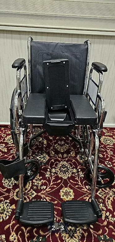 Tualet funksiyalı əlil arabası - Metallik xrom çərçivə, dayanıqlı