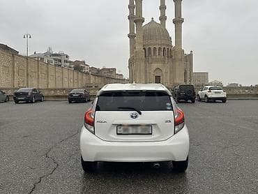 Toyota Aqua qalmaq şərti ilə icarəyə verilir Buraxlış kartı var və — 2