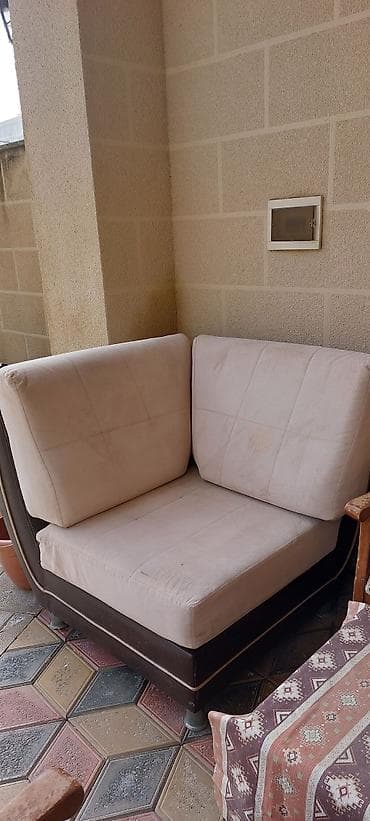 Divanlar: Künc divan, Açılmayan, Bazasız, Parça, Çatdırılma yoxdur — 1