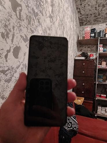 Фото и видеокамеры: Smartfon - Korpus: Düz kənarlı metal çərçivə, gümüş rəng. Ön tərəf — 1