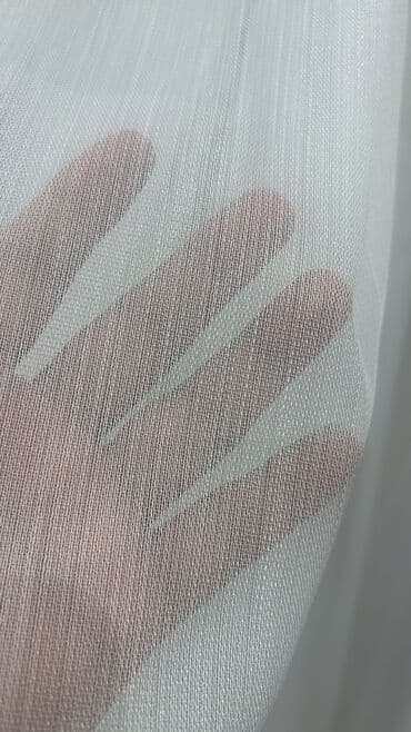 metbex tulleri: Ağ rəngdə, zolaqlı dizaynı olan tül pərdə. Yüngül və şəffaf materialı — 3