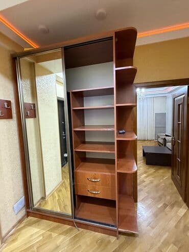 шкаф угловой для спальни: Б/у, Купе, 2 двери Прямой шкаф, Гардеробный шкаф — 1