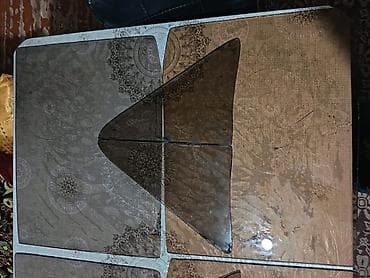 bezekli a herfi: Masa üçün tünd rəngli şüşə üstlük dəs — 4