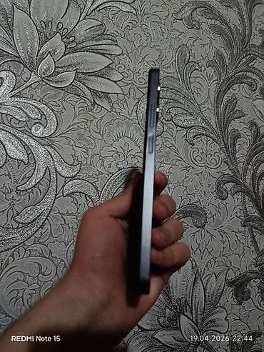 black shark 5: Smartfon – arxa tərəfində üçlü dairəvi kamera modulu və LED flaş — 2