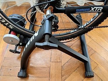 Ev üçün trenajor, velosipedə quraşdırılır. B'TWIN IN'Ride 100. • — 2