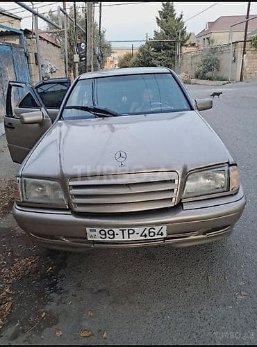 Mercedes-Benz C-Class (W202) sedan - Kuzov: 4 qapılı sedan, bej rəng