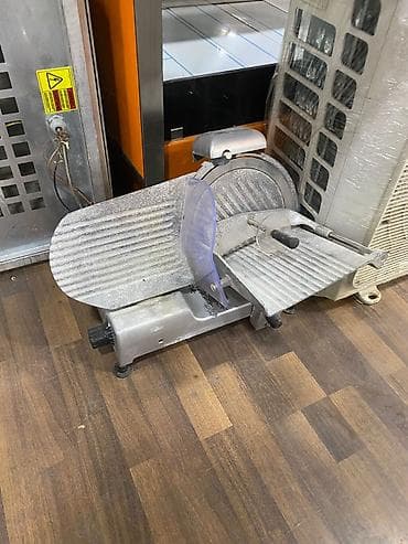 Soyuducu Paltaryuyan televizor vitrinlerin satış mərkəzi: Peşəkar dilimləyici aparat - Növ: Stolüstü ət/pendir/sucuk kolbasa