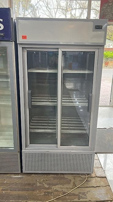 İki qapılı şüşə vitrinli soyuducu - Ön hissədə sürgülü iki şüşə qapı