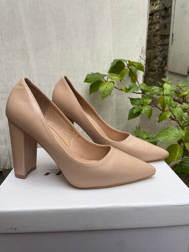 женские сапоги на каблуке: Туфли, Размер: 40, цвет - Бежевый, Новый — 1