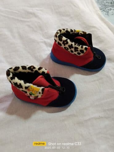 uşaqlar üçün gəlinliklər: Uşaq ayaqqabıları – 2 cüt 1) Qırmızı-göy yumşaq botinka - Daxili — 1