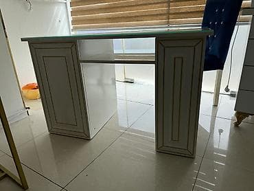 ikinci el stol: Yeni, Manikür üçün masa, Güzgüsüz — 1