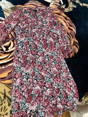 8 mart gulleri: Qadın paltarı – çiçək naxışlı, uzun - Dizayn: qırmızı-bordo güllər və — 1