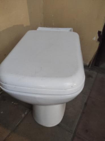 padon pentru dus: Ağ rəngli döşəməyə quraşdırılan unitaz komplekti - Material: sanitar — 2