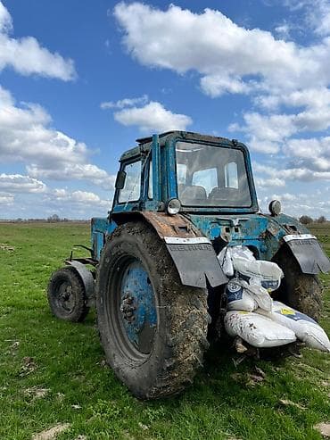 panarama ce kılas: Belarus MTZ tipli kənd təsərrüfatı traktoru - Rəng: mavi - Kabinli — 4