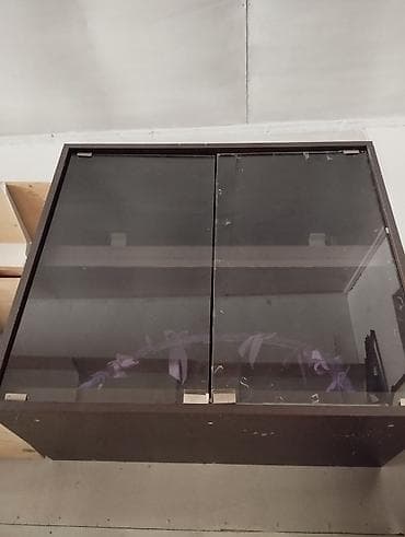 Şüşə qapılı divar dolabı - Material: Gövdə ağac teksturalı laminat