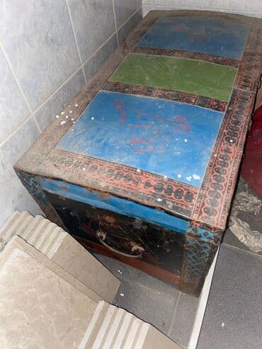 uzerinde gerb olan qepikler: 70 ilindi — 1