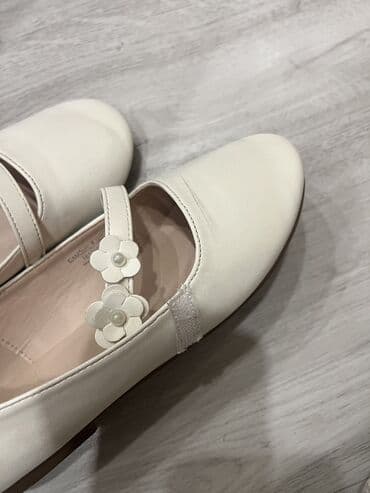 monobenzone behvazan 20: Ayaqqabı flodan alınıb 33 razmer 2 dəfə geyilib yumuşaqçox rahat — 2